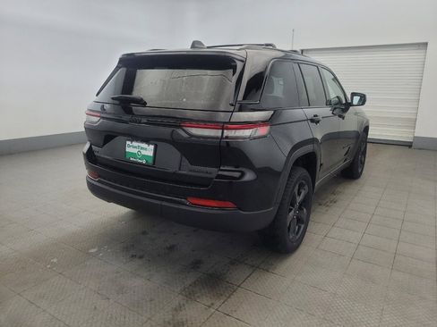 Used 2023 Jeep Grand Cherokee Limited w/ Black Appearance Package AWD/4WD image 9