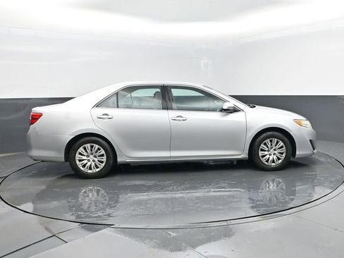 Used 2012 Toyota Camry LE image 4