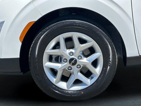 Used 2025 Kia Soul LX w/ LX Technology Package FWD image 24