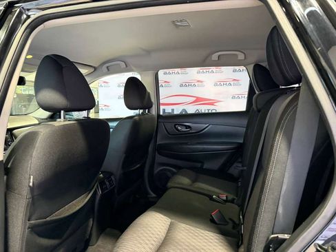 Used 2018 Nissan Rogue SV image 31