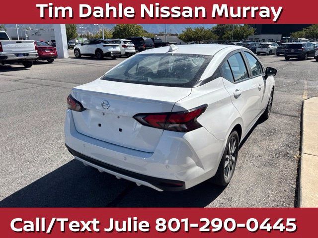 Used 2022 Nissan Versa SV FWD image 11
