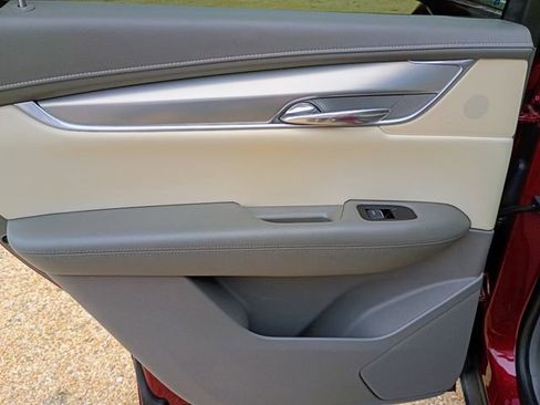 Used 2017 Cadillac XT5 Premium Luxury w/ Advanced Security Package image 58