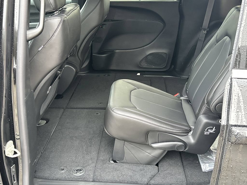 New 2026 Chrysler Pacifica Select FWD image 20