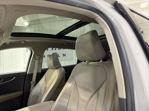 Used 2022 Lincoln Nautilus Reserve w/ Equipment Group 201A image 10