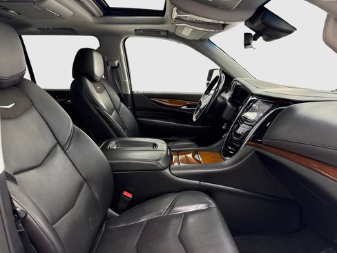 Used 2018 Cadillac Escalade Luxury AWD/4WD image 44