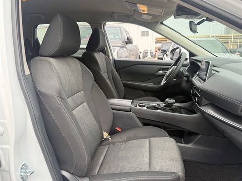 Used 2024 Nissan Rogue SV image 29