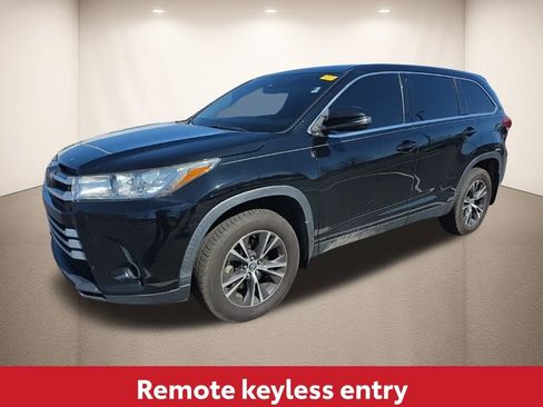 Used 2019 Toyota Highlander LE image 13
