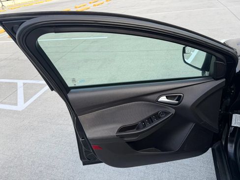 Used 2013 Ford Focus SE FWD image 34