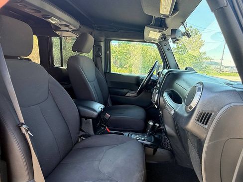 Used 2017 Jeep Wrangler Unlimited Sport w/ Quick Order Package 24S AWD/4WD image 16