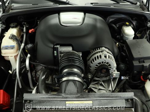 Used 2005 Chevrolet SSR w/ Preferred Equipment Group image 3