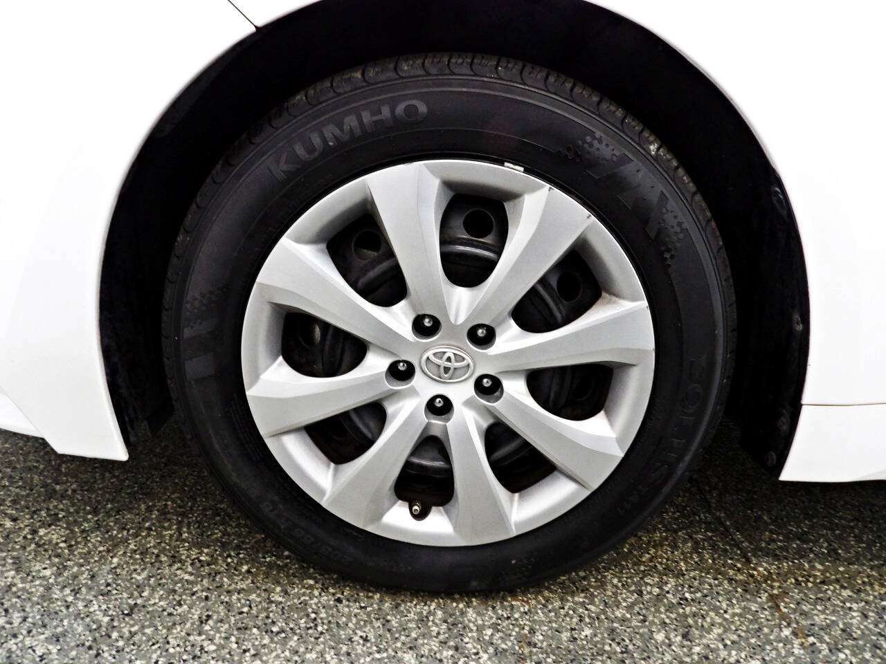 Used 2021 Toyota Corolla LE FWD image 18