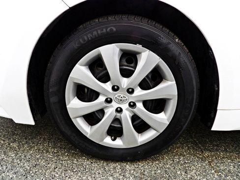 Used 2021 Toyota Corolla LE FWD image 18
