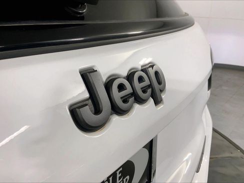 Used 2025 Jeep Compass Trailhawk AWD/4WD image 29