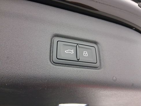 Used 2025 Audi Q6 e-tron Premium Plus image 28