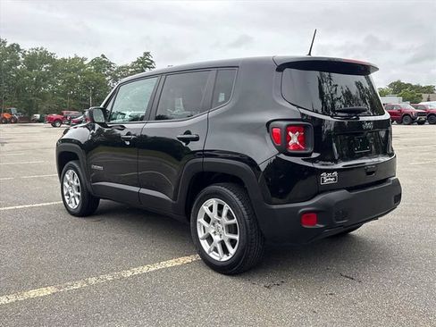 Used 2023 Jeep Renegade Latitude AWD/4WD image 7