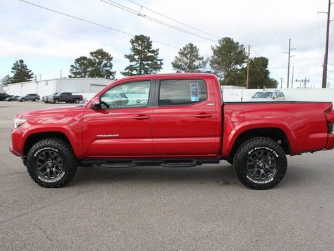 Used 2023 Toyota Tacoma SR5 w/ Technology Package image 5