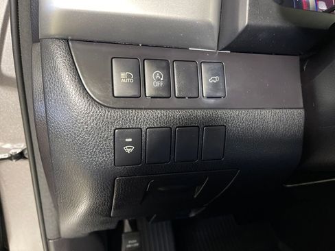 Certified 2017 Toyota Highlander XLE w/ Carpet Mat Package image 29