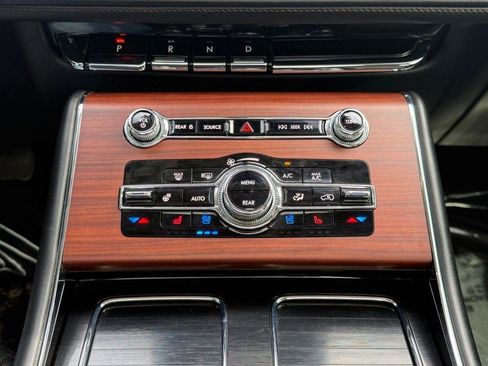 Certified 2022 Lincoln Aviator Reserve w/ Equipment Group 201A AWD/4WD image 17