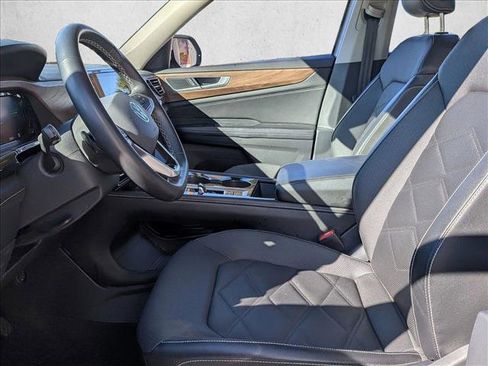 Used 2024 Volkswagen Atlas SE image 14