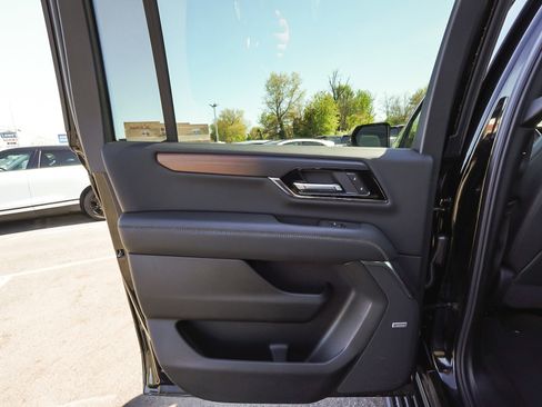 Used 2026 GMC Yukon XL Denali w/ Sun & Power Step Package AWD/4WD image 11