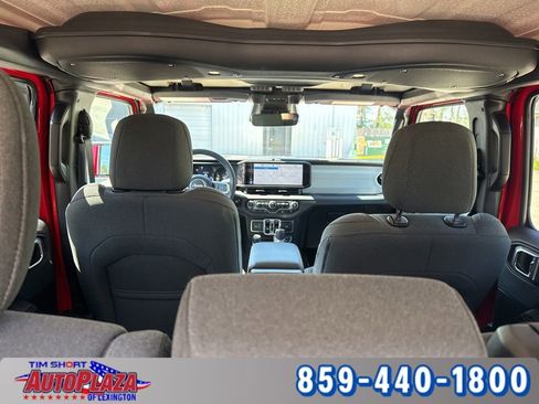 Used 2025 Jeep Wrangler Unlimited Sahara AWD/4WD image 36