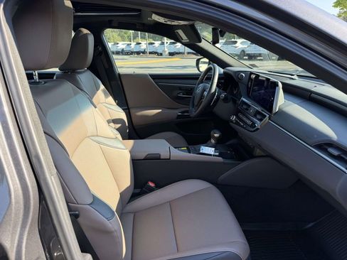 Used 2025 Lexus ES 350 w/ Premium Package FWD image 14