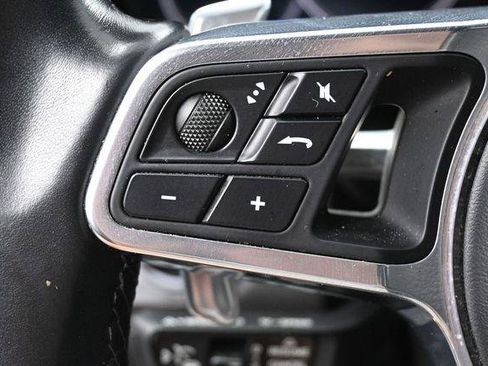 Used 2020 Porsche Cayenne AWD/4WD image 17