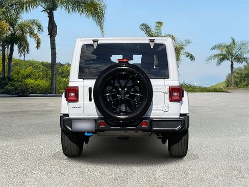 Used 2024 Jeep Wrangler Unlimited Sahara image 3