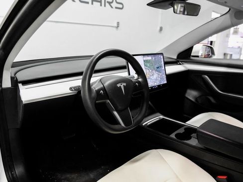 Used 2021 Tesla Model 3 Standard Range Plus image 3