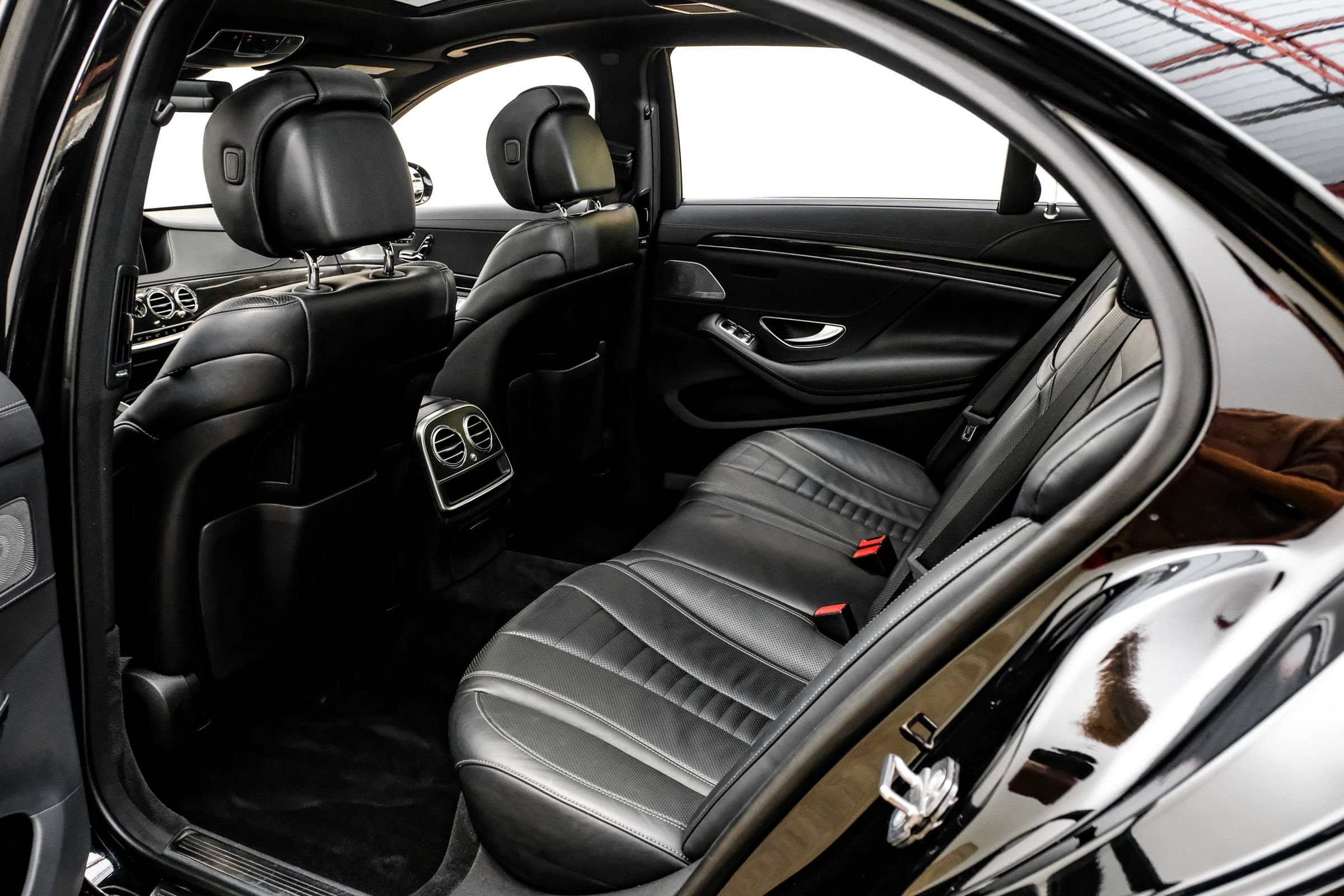 Used 2020 Mercedes-Benz S 560 Sedan image 35