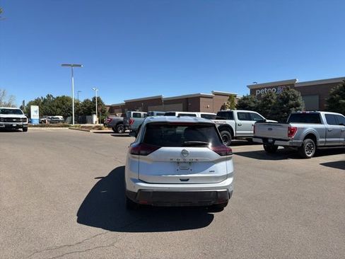 Used 2024 Nissan Rogue S image 4