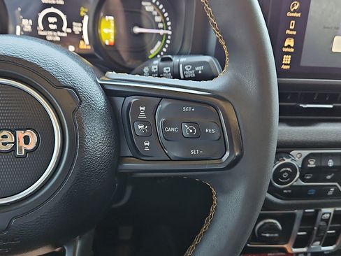 Used 2024 Jeep Wrangler Unlimited AWD/4WD image 18