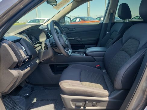 Used 2025 Nissan Pathfinder SV w/ Cargo Package AWD/4WD image 17