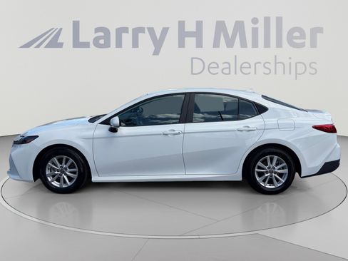 Used 2025 Toyota Camry LE FWD image 2