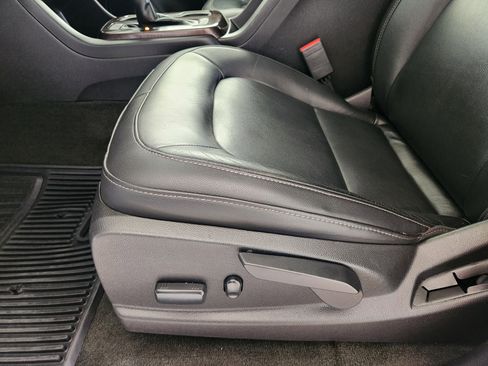 Certified 2018 GMC Canyon SLT w/ Driver Alert Package image 24