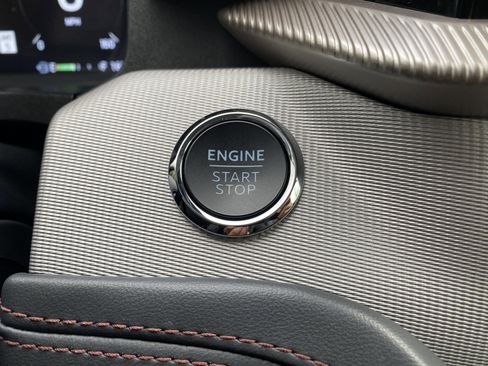 Used 2025 Ford Explorer Active image 28