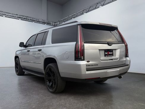 Used 2018 Cadillac Escalade ESV Luxury image 11