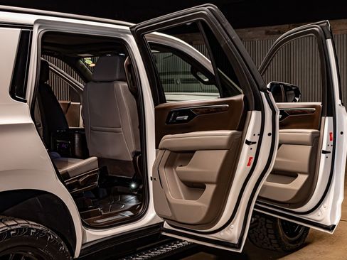 Used 2025 Chevrolet Tahoe Z71 w/ Z71 Off-Road Package image 30