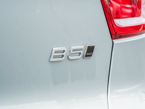 New 2026 Volvo XC40 B5 Plus w/ Climate Package AWD/4WD image 9