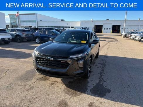 Used 2024 Chevrolet Trax RS w/ Driver Confidence Package FWD image 2