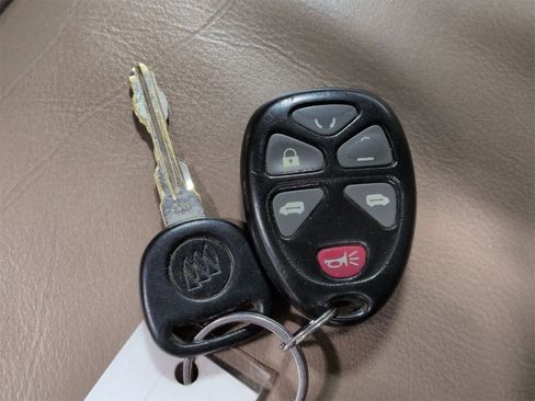 Used 2005 Buick Terraza CX image 31