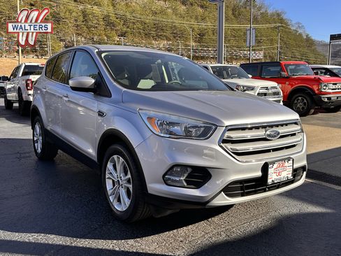 Used 2019 Ford Escape SE image 1