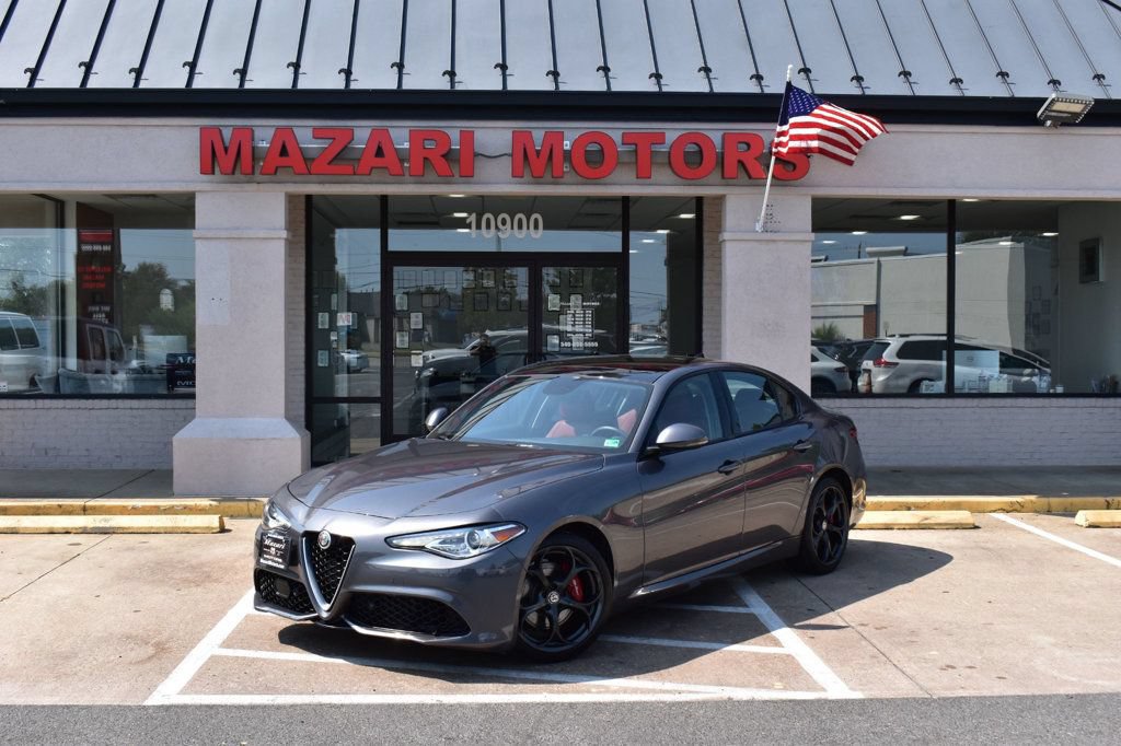 Used 2018 Alfa Romeo Giulia Ti Sport w/ Quick Order Package 22S Sport AWD/4WD image 2