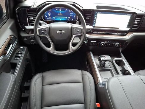 Used 2026 Chevrolet Silverado 1500 LT Trail Boss w/ LT Trail Boss Premium Package AWD/4WD image 11