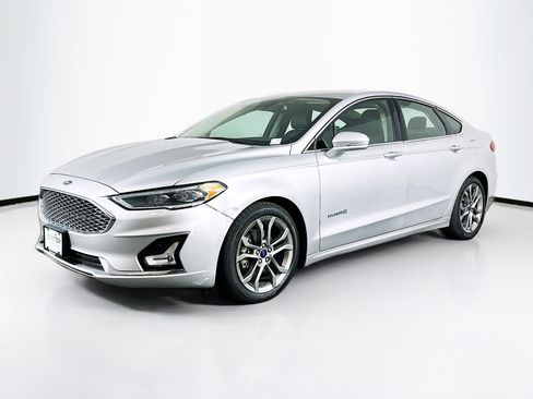 Used 2019 Ford Fusion Titanium image 3