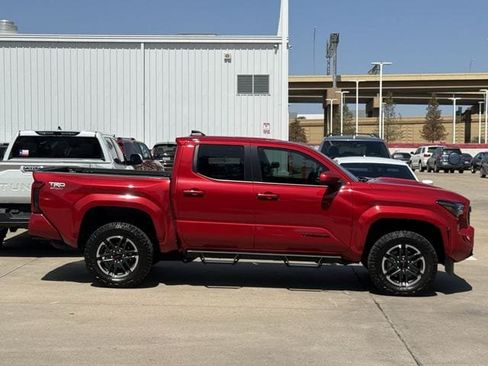 Used 2025 Toyota Tacoma TRD Sport AWD/4WD image 3