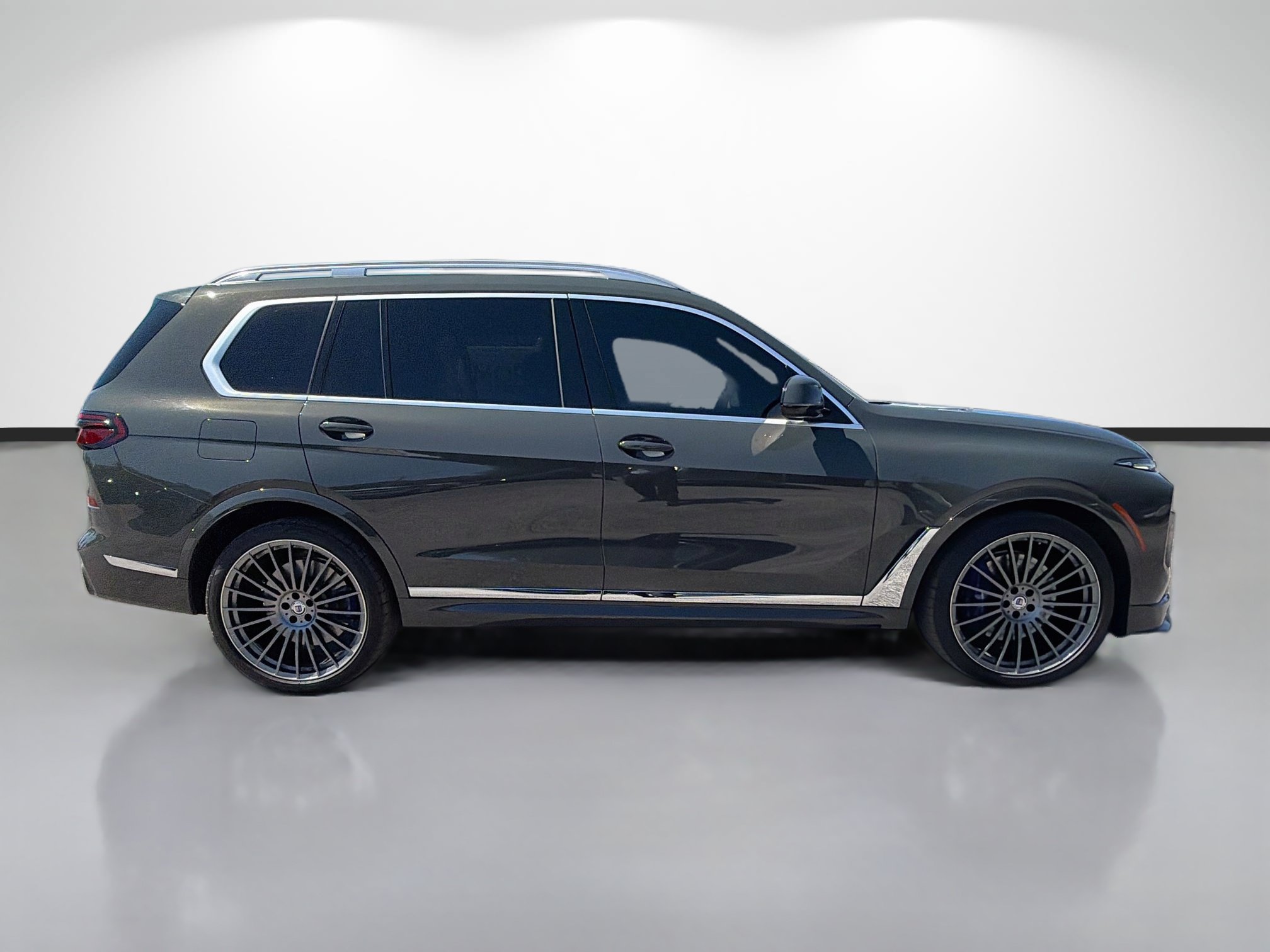 Used 2024 BMW ALPINA XB7 AWD/4WD image 2