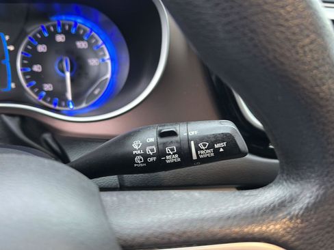 Used 2017 Chrysler Pacifica Touring w/ Tire & Wheel Group image 26