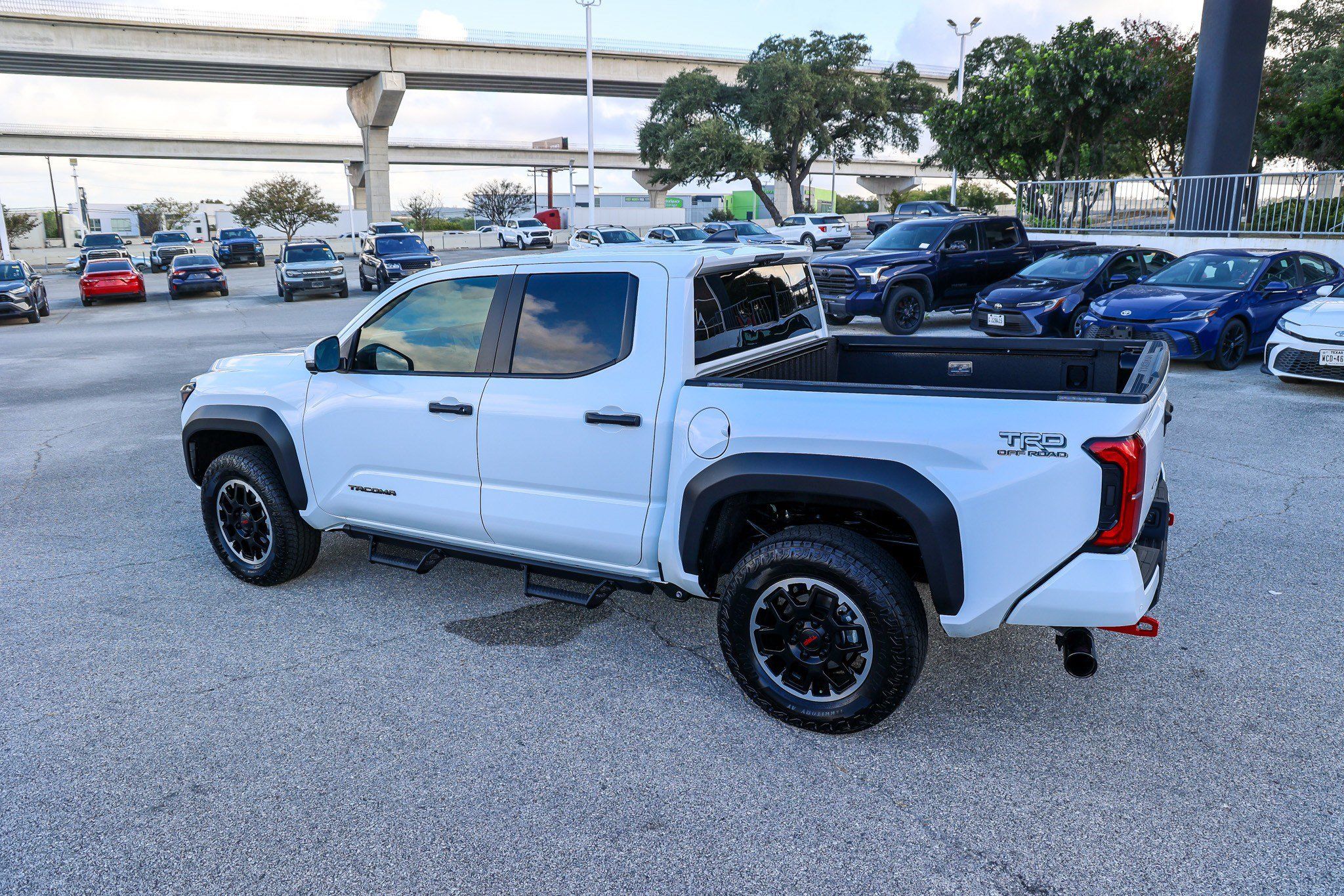 Certified 2026 Toyota Tacoma TRD Off-Road w/ TRD Off Road Premium Package AWD/4WD image 10