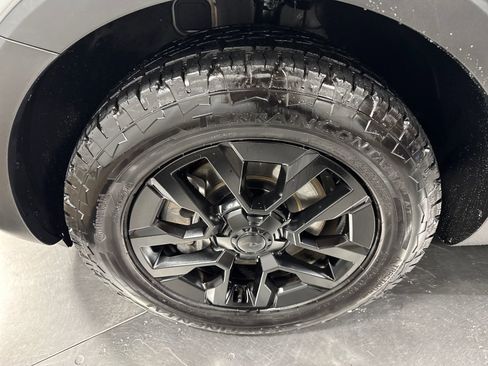 Used 2025 Kia Telluride AWD image 2